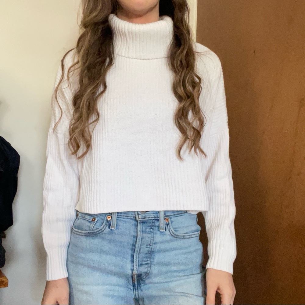 Hollister Ribbed White Turtleneck Sweater Size M - Picture 3 of 8